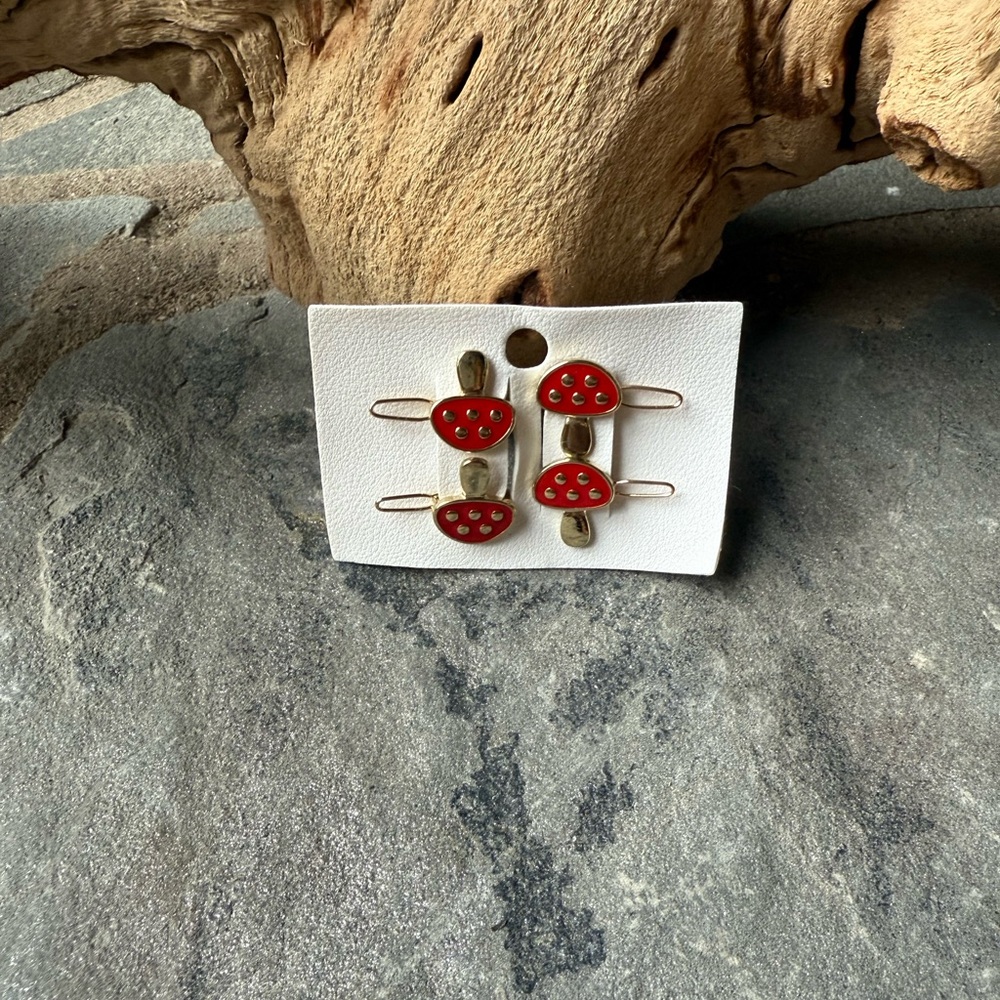 New🌟Free People Shes A Wildflower Hair Clips-Mushrooms